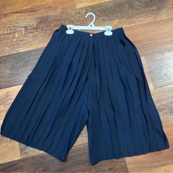 NWT Tory Burch Navy Faye Pleated Culottes (Shorts) - Picture 6 of 6